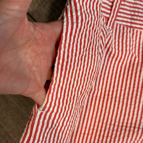 Gap Stretch Red and White Striped Mid-Rise Everyday Seersucker Shorts - Size 10 - Picture 3 of 7